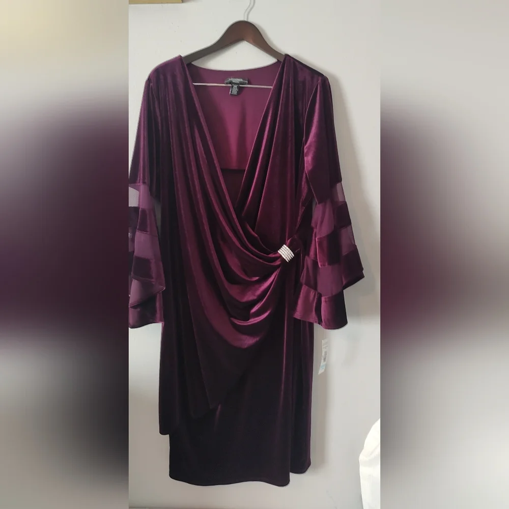 WRAP SHEATH DRESS R&M RICHARDS PURPLE Faux VELVET  SIZE 20W WOMEN  Bell Sleeves - Picture 3 of 12